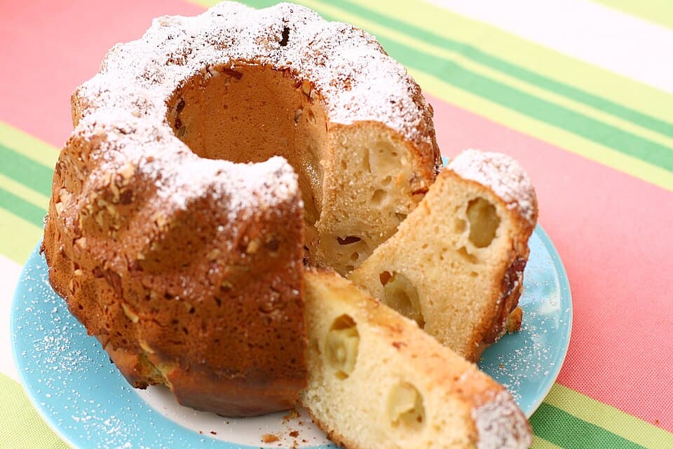 Bundt cake pan