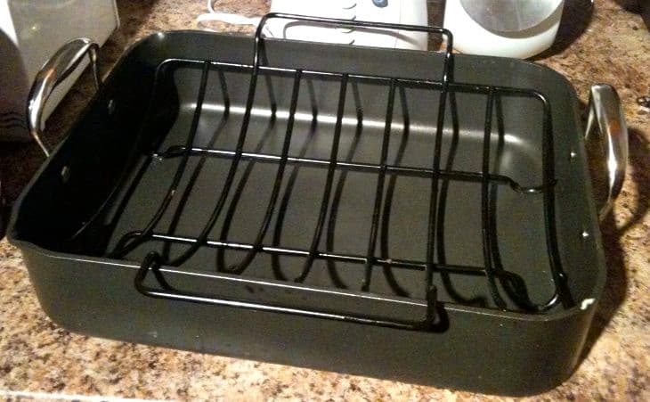 Enameled roasting pan with lid