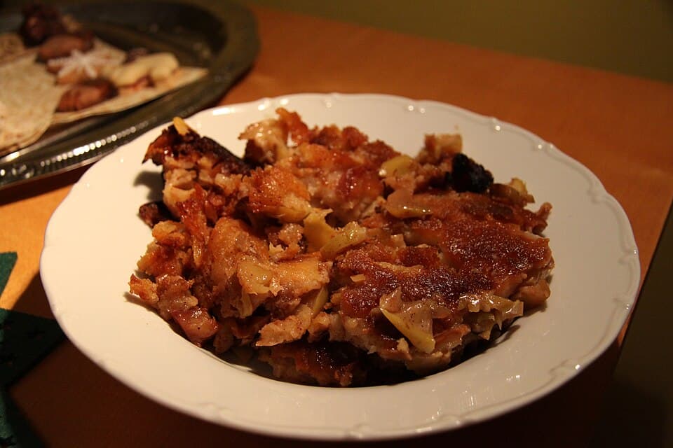 Žemlovka (bread and apple pudding)