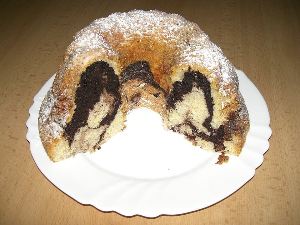 Bábovka (marble bundt cake)