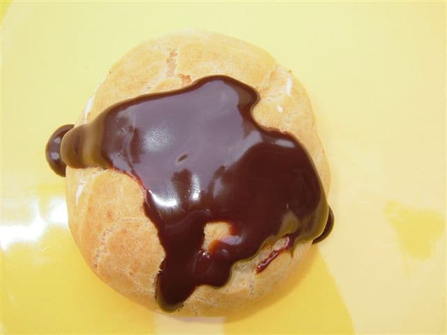 Větrník (choux pastry cream puff)