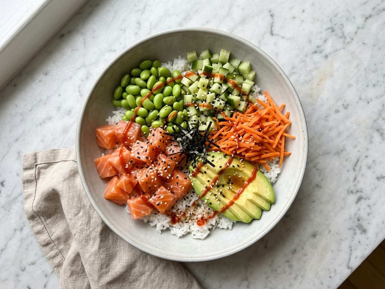 A salmon poke bowl with every ingredient in flat, even wedges at the same height
